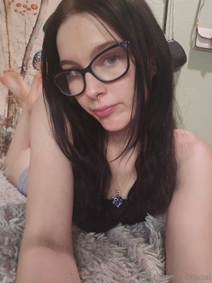 Brianna Official Photo #33