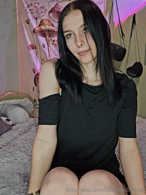 Brianna Official Photo #36