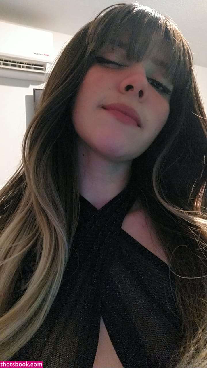 Andrea Becaria Photo #6