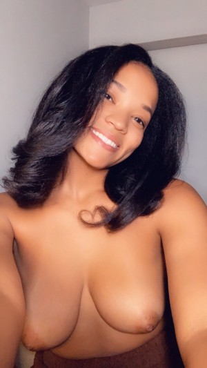 Aubrey Cyles Photo #11