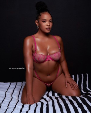 Aubrey Cyles Photo #30