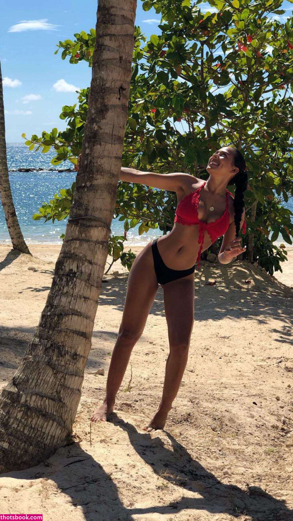 Idania Sanchez Photo #22