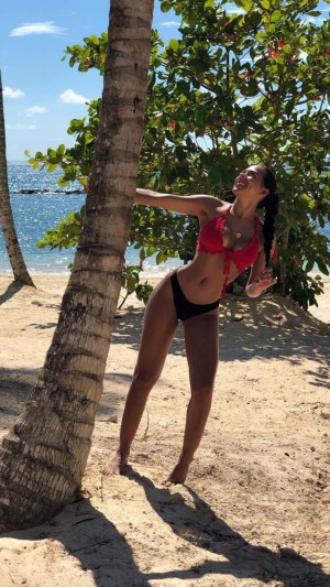 Idania Sanchez Photo #22