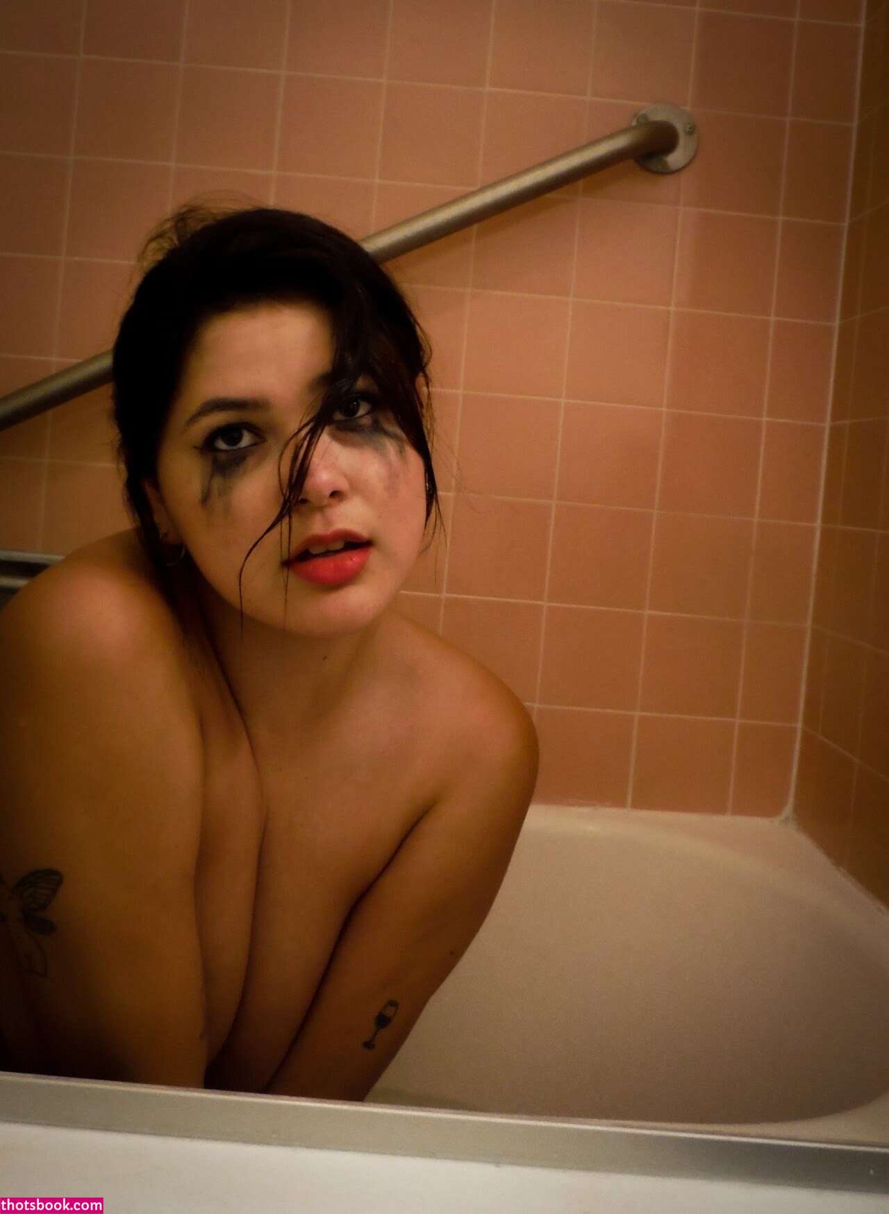 spiralingxlonely Photo #9