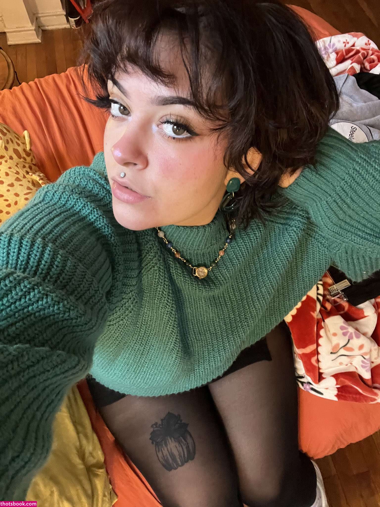 morekissing Photo #1