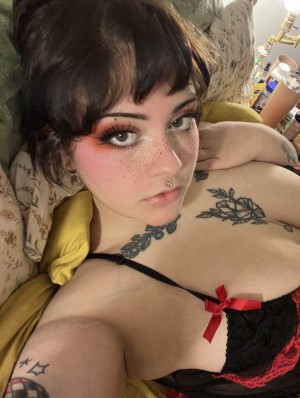 morekissing Photo #10