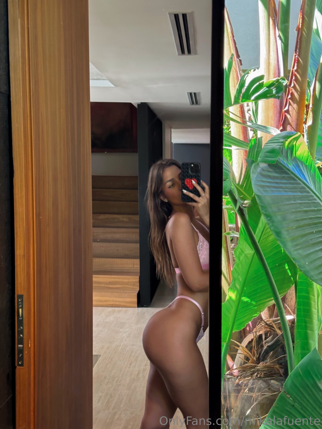 Mikaela Lafuente Photo #1949