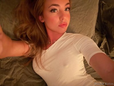 Emma Kotos Photo #243