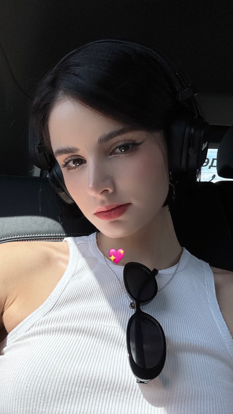 Loonassoftfeet Photo #396