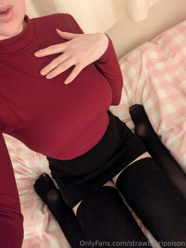 strawberripoison Photo #6