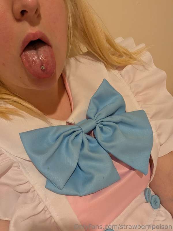 strawberripoison Photo #15