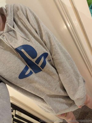 strawberripoison Photo #28