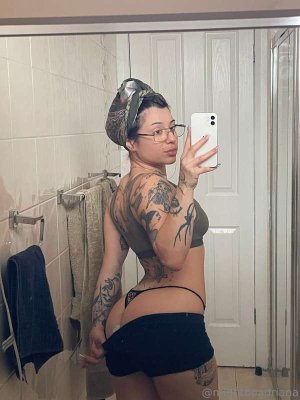 mightbeadriana Photo #8