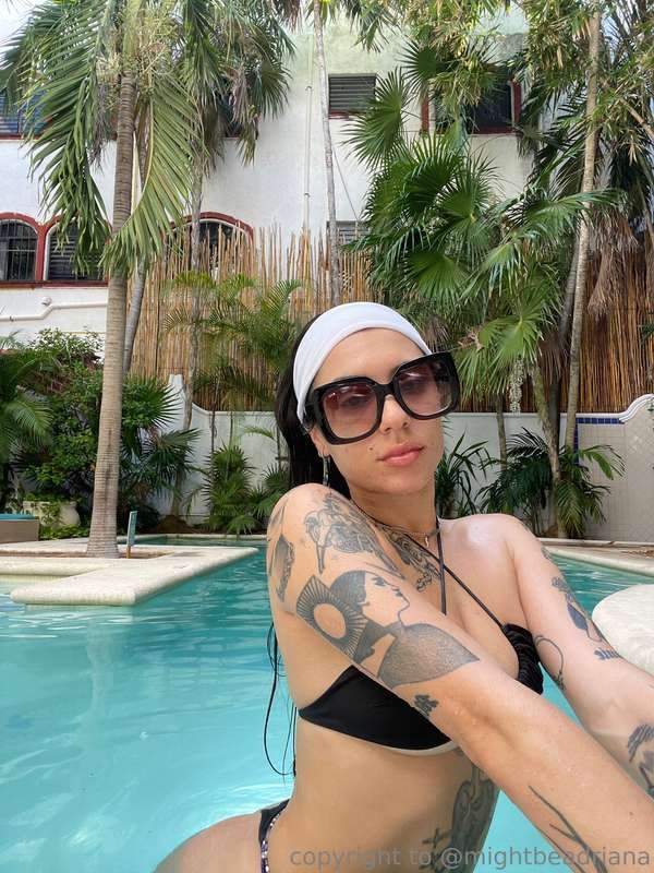 mightbeadriana Photo #16