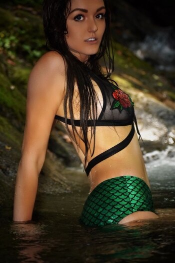 Ally Hardesty Photo #200