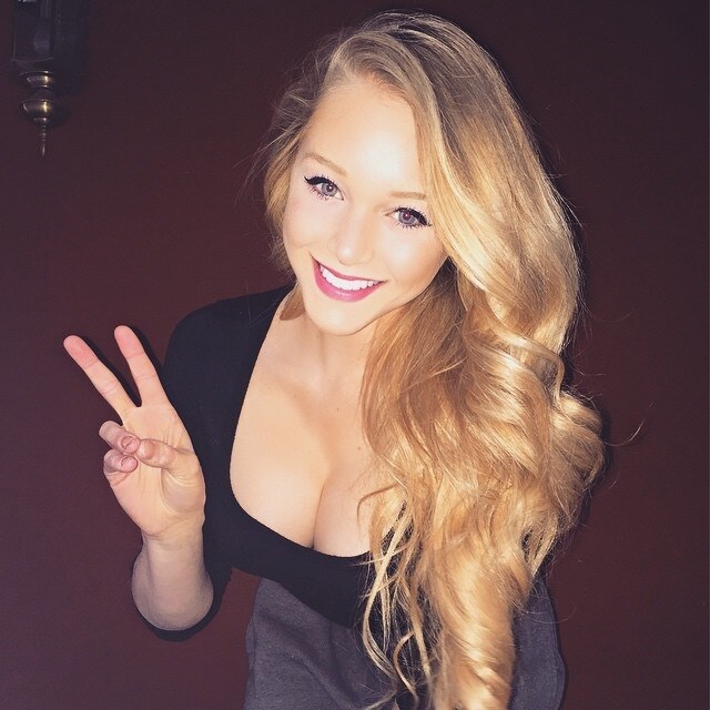 Courtney Tailor Photo #8