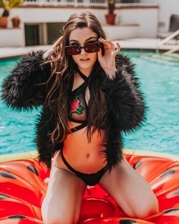 Ally Hardesty Photo #45