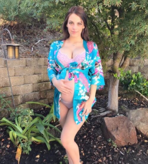 Alexa Pearl Photo #22