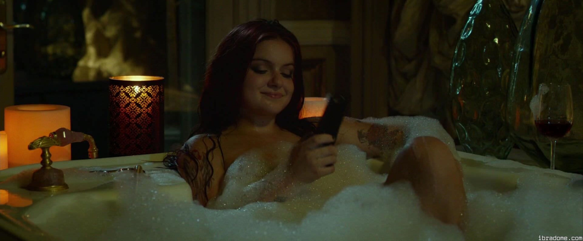 Ariel Winter Photo #6