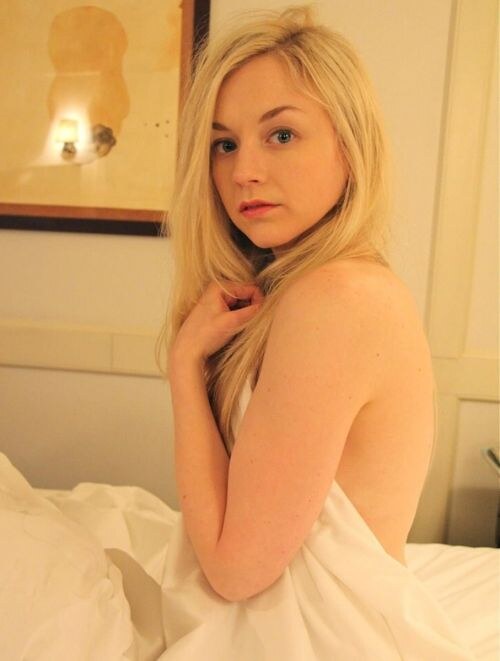Emily Kinney Photo #3
