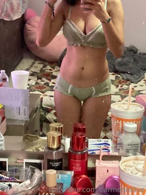 carmennl0ve Photo #6