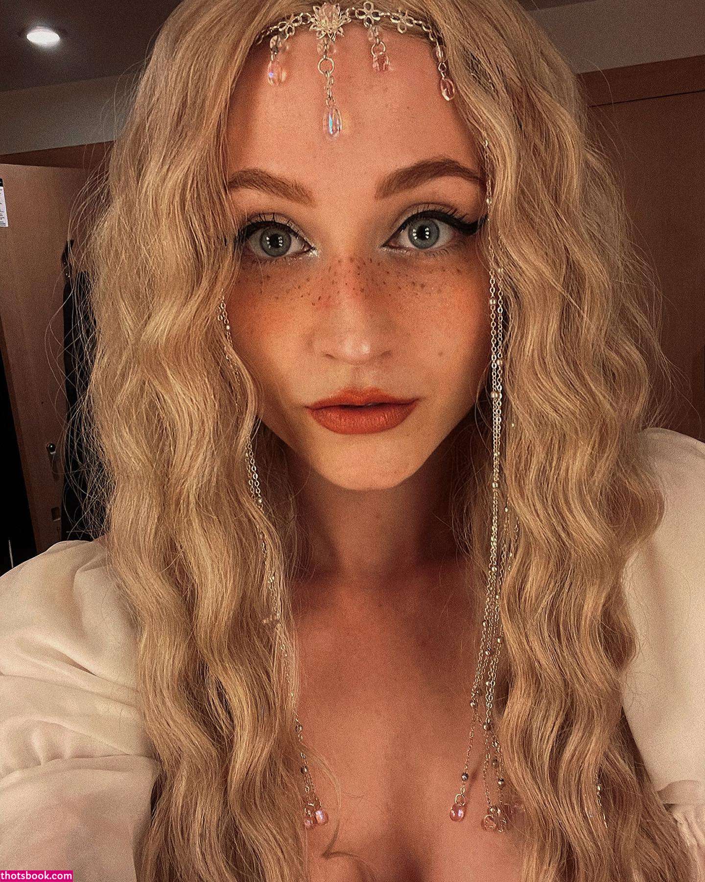 Janet Devlin Photo #5