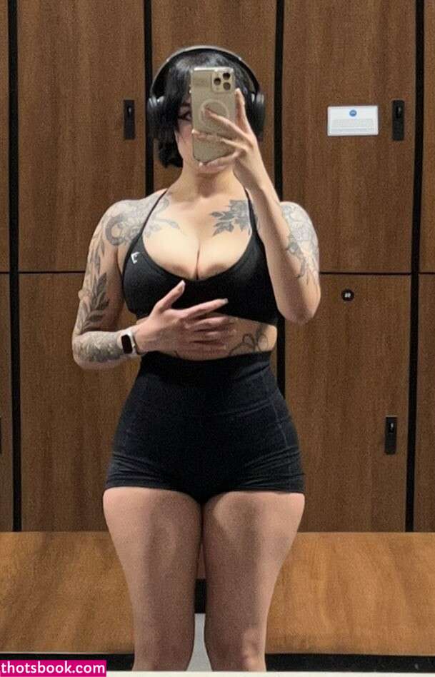 Redroomromance Photo #7