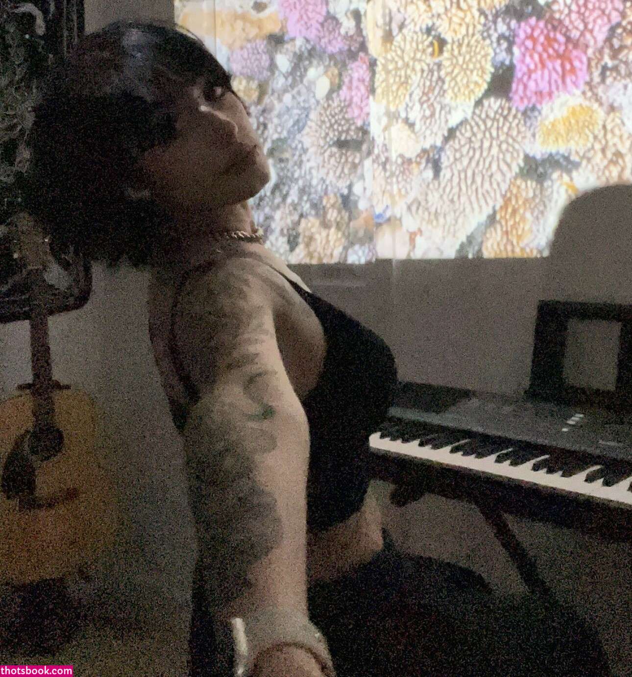 Redroomromance Photo #23