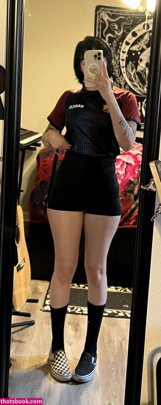 Redroomromance Photo #30