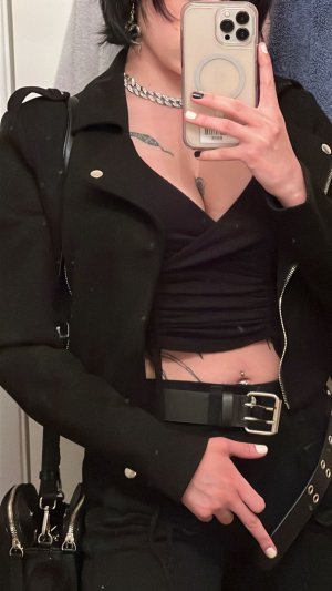 Redroomromance Photo #33