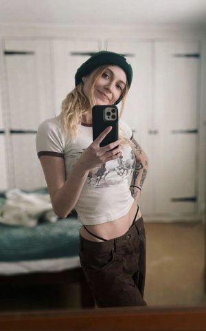 Janet Devlin Photo #45