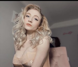 Janet Devlin Photo #46