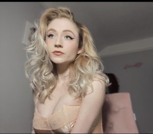 Janet Devlin Photo #50