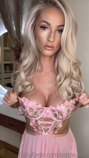 Petraloescher Photo #7