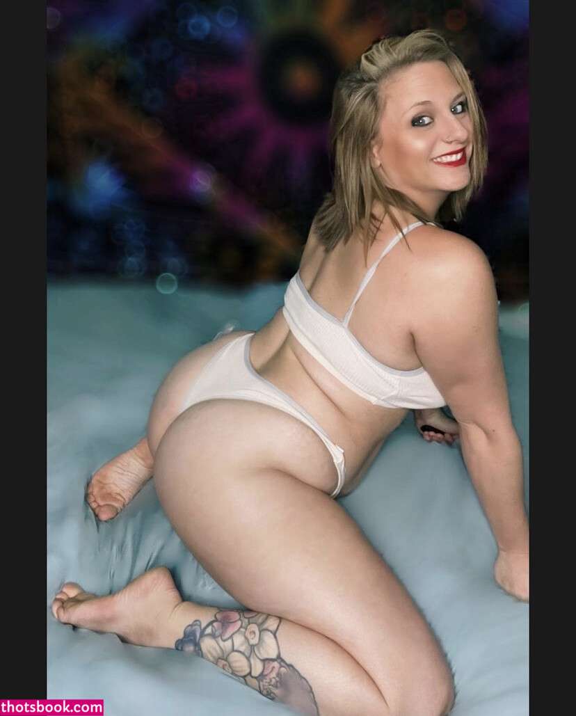 Christine Smoke Photo #2