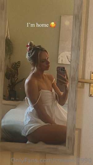 Cerimarie1990 Photo #55