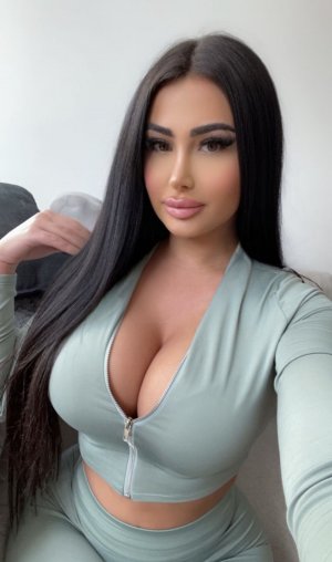 Jessica Foster Photo #8