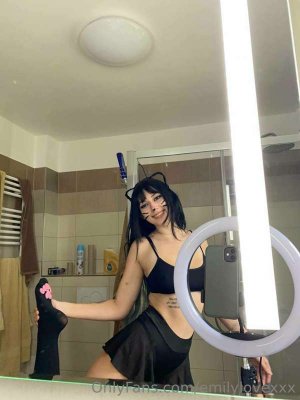 Emilylovexxx Photo #2