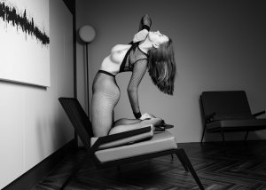 Anna Plugar Photo #16