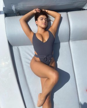 Kalani Hilliker Photo #25