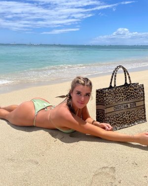 Kalani Hilliker Photo #33