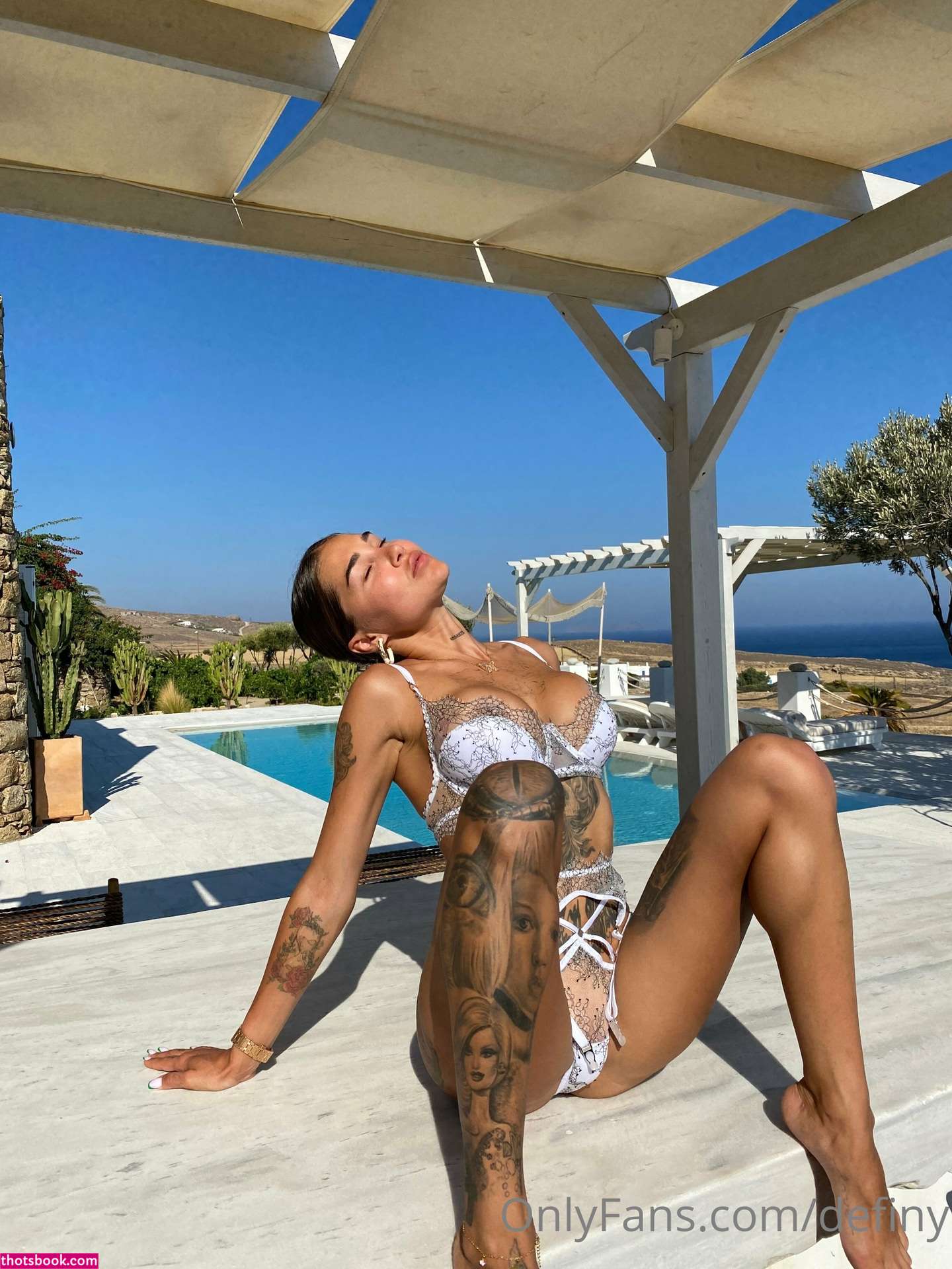 Elizabeth Definhy Photo #34