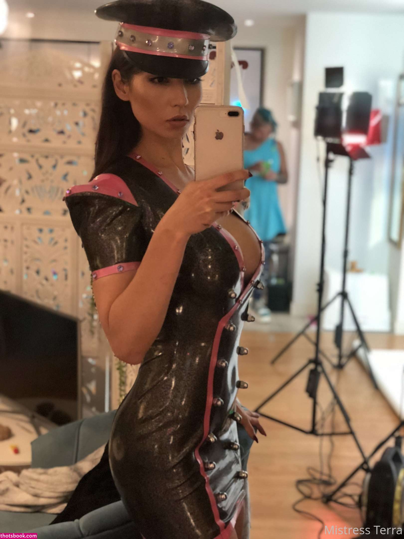 obeymistressterra Photo #32