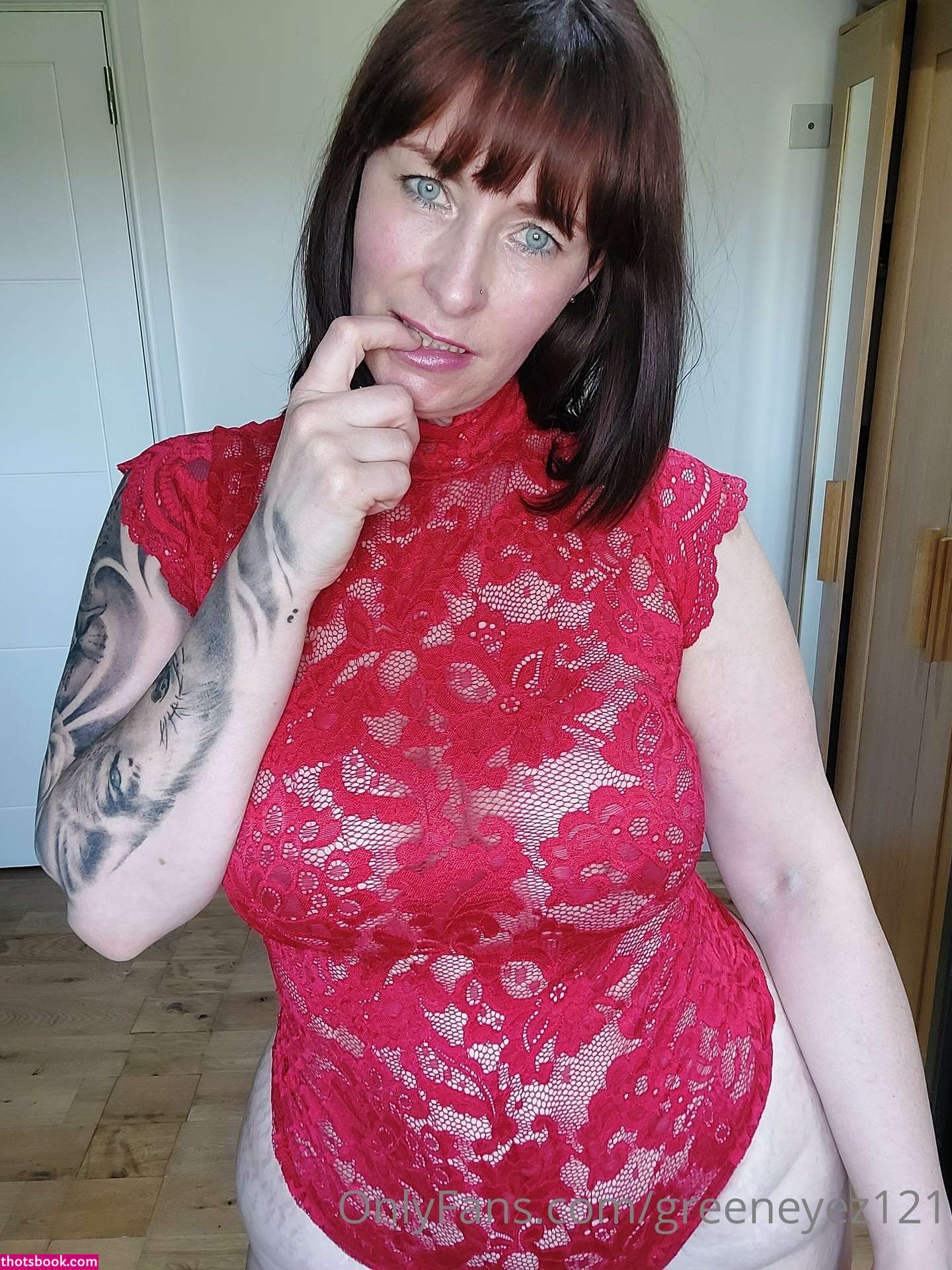 Greeneyez121 Photo #26