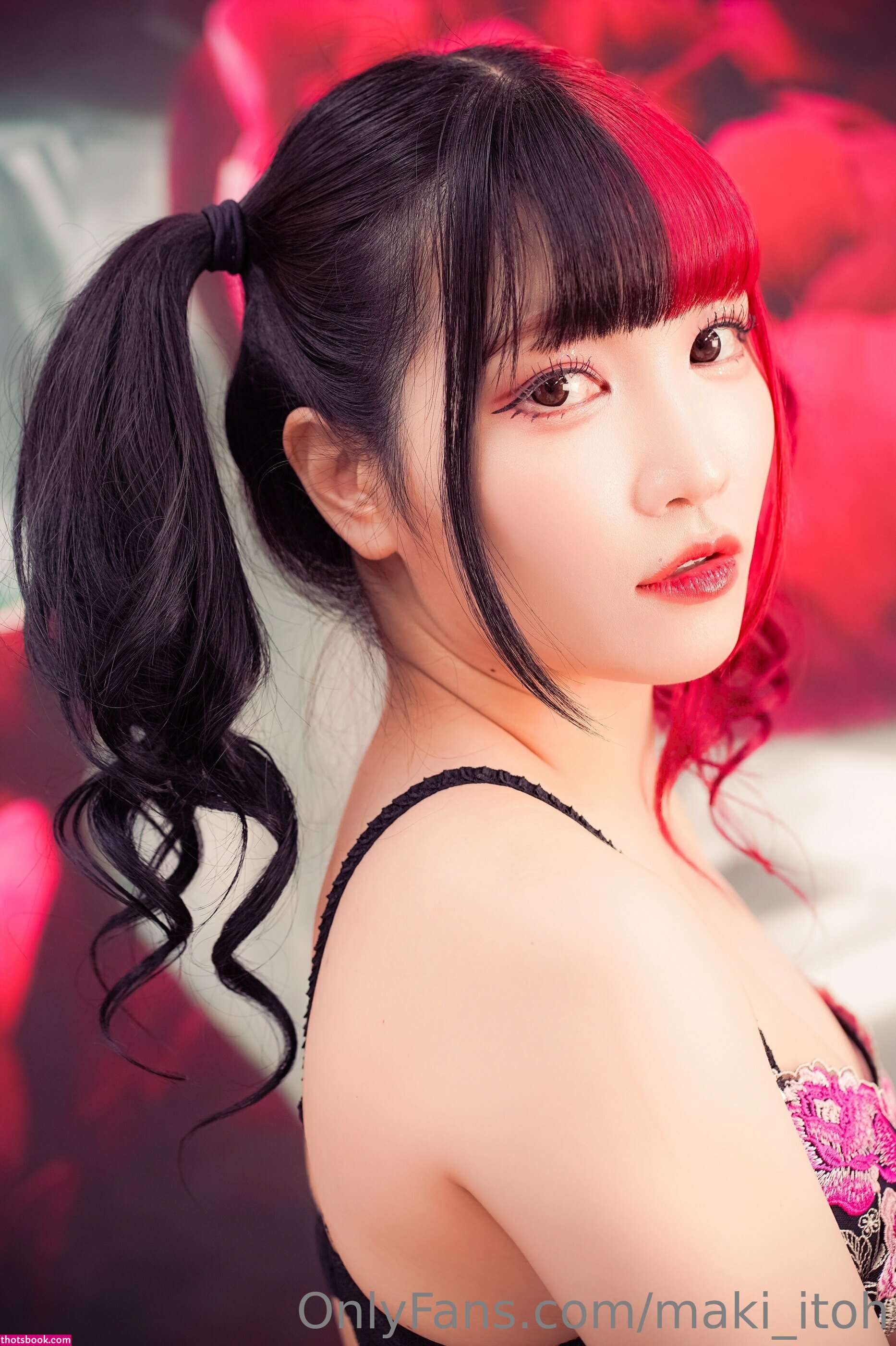Maki Itoh Photo #3