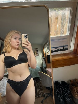 Erin Postsoffice Photo #16