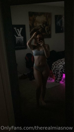 Therealmiasnow Photo #13