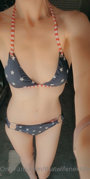 Thatwifenextdoor Photo #29