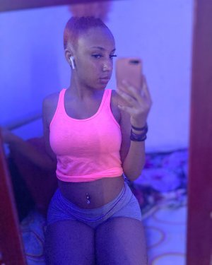 parisslenaee Nude Photos