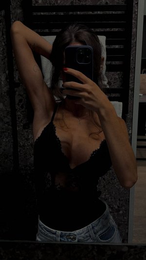 pretylittlething Photo #20